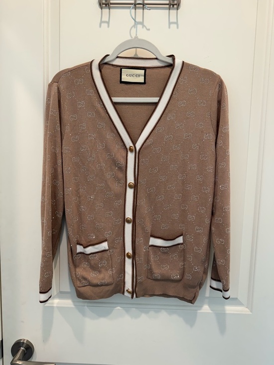 Gucci Jackets & Blazers - Gucci Crystals
Embroidered GG Jacquard
Cardigan in Camel.